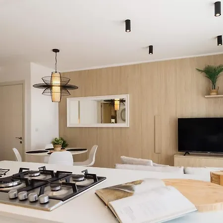 Penthouse Private Pool & Sea Views Апартаменты *