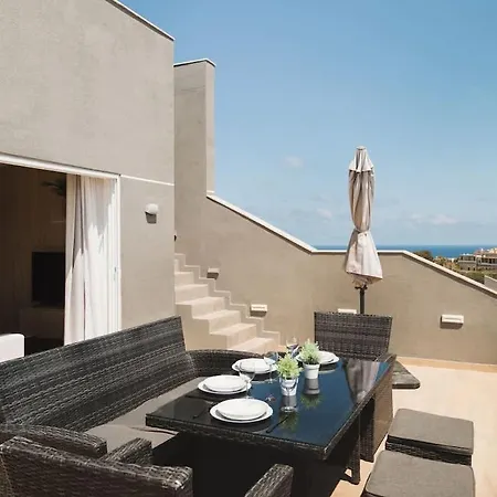 Penthouse Private Pool & Sea Views Апартаменты *