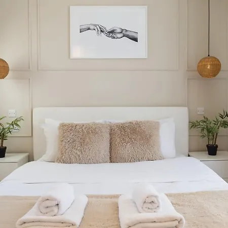 Penthouse Private Pool & Sea Views