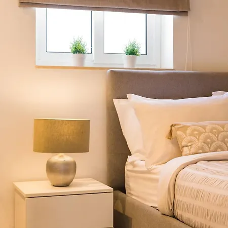 Penthouse Private Pool & Sea Views Appartamento Pembroke