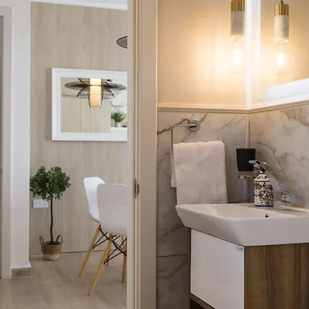 Penthouse Private Pool & Sea Views *