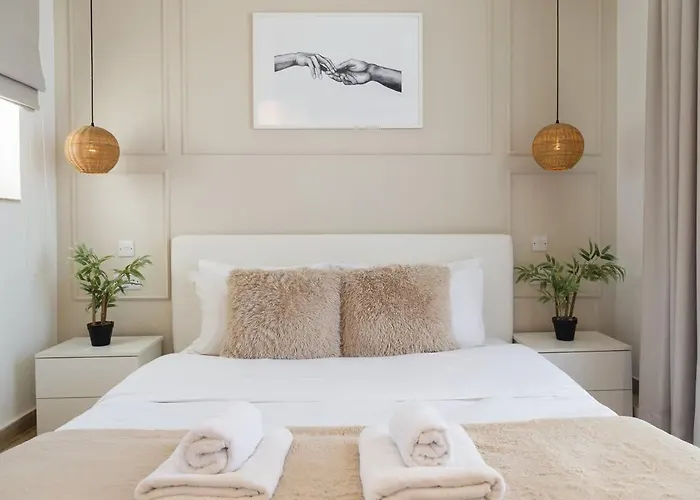 Penthouse Private Pool & Sea Views